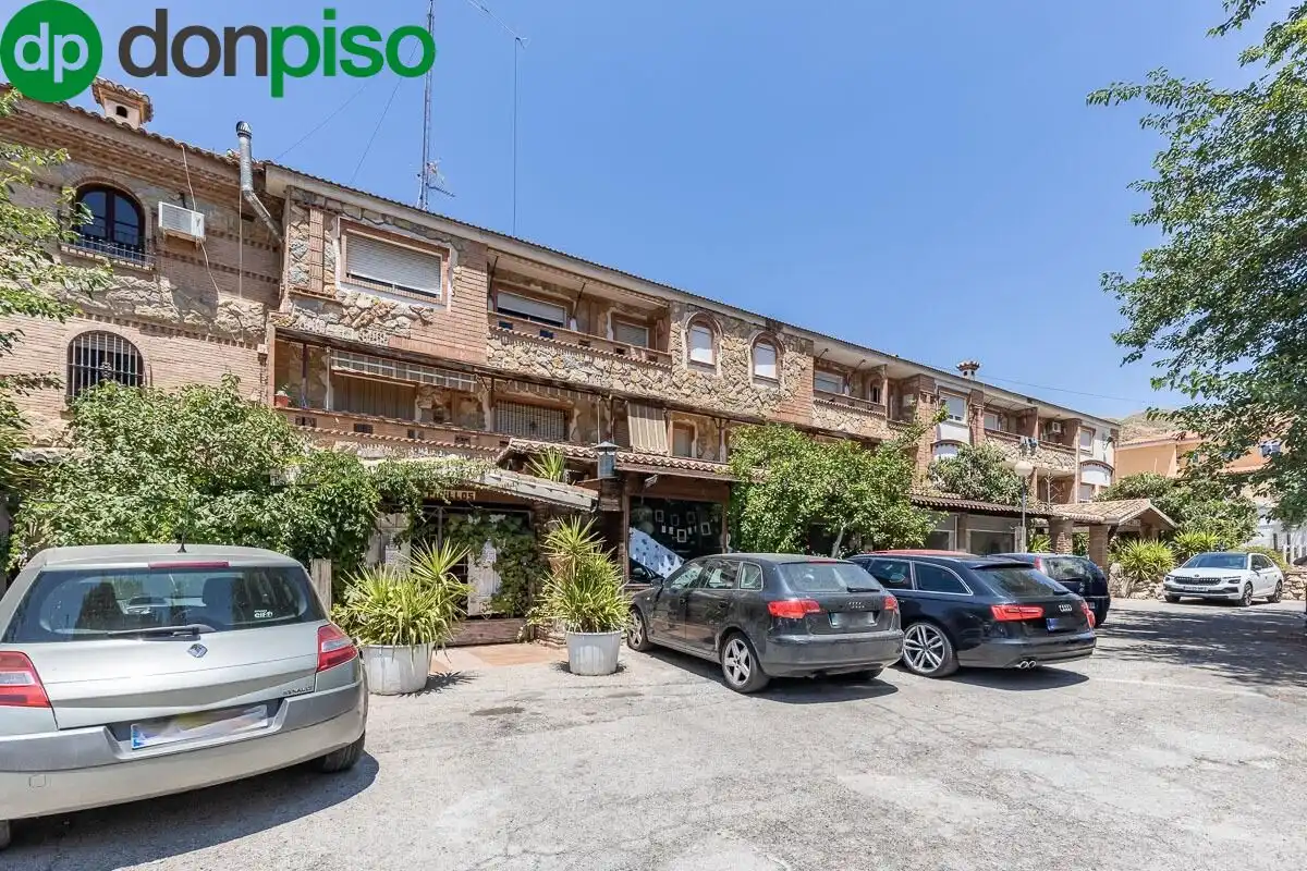 Vista exterior de Local en venta en Pinos Genil con Terraza