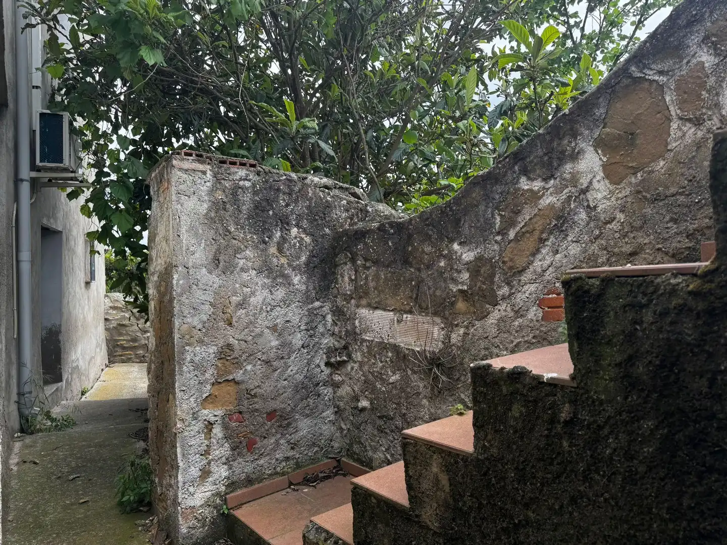 Außenansicht von Einfamilien-Reihenhaus zum Verkauf in Salas Bajas mit Klimaanlage und Terrasse