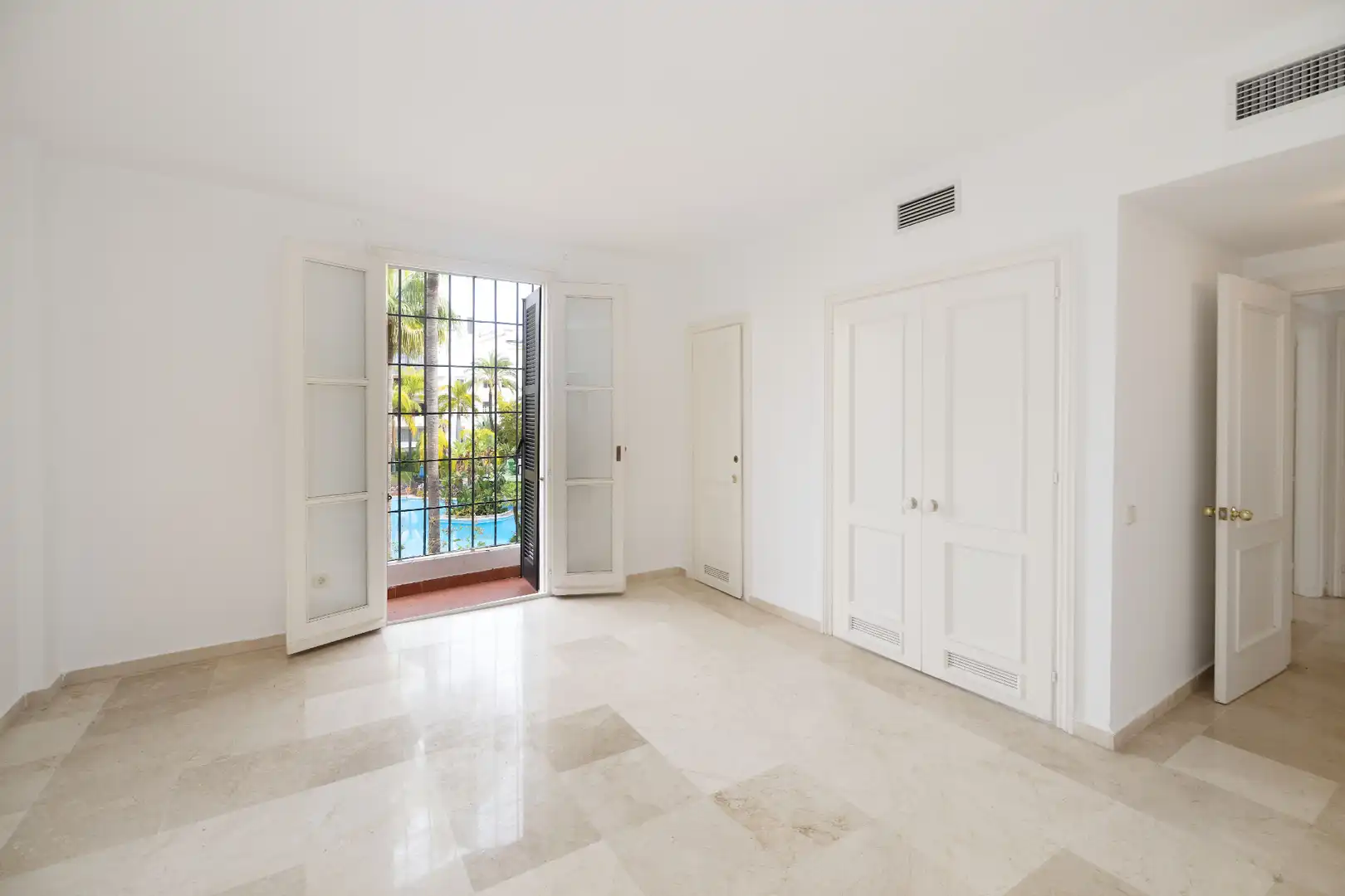 Piso en venta en Marbella con Terraza, Trastero y Balcón