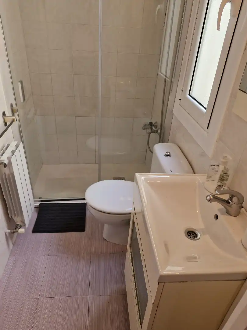 Baño de Piso de alquiler en Bilbao  con Calefacción, Parquet y Trastero