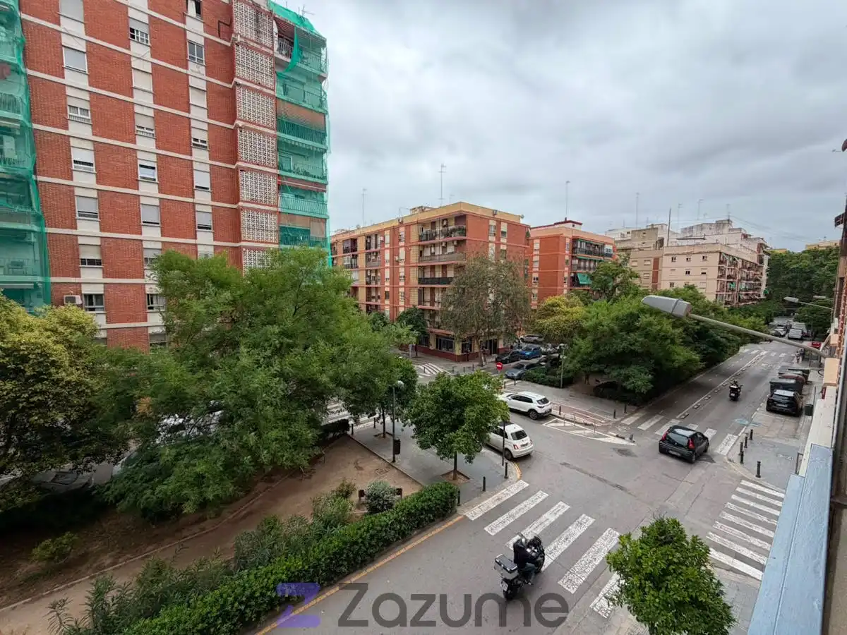 Exterior view of Flat for rent in Valencia  with Air Conditioner, Furnished and Oven