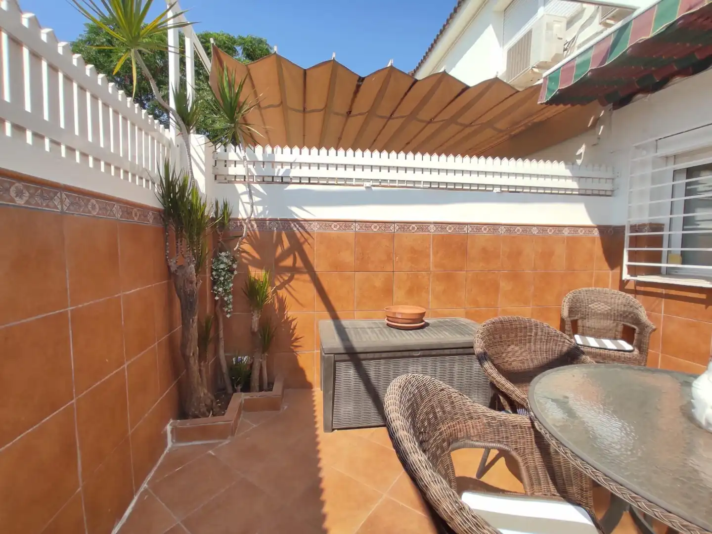 Terrassa de Casa adosada de lloguer en Dos Hermanas amb Aire condicionat, Jardí privat i Moblat