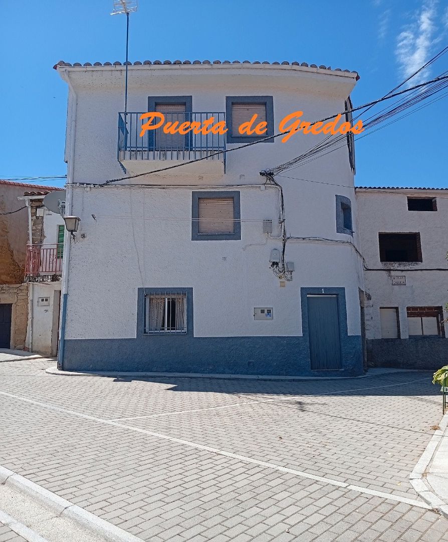 Vista exterior de Casa adosada en venta en Bohoyo con Terraza y Amueblado