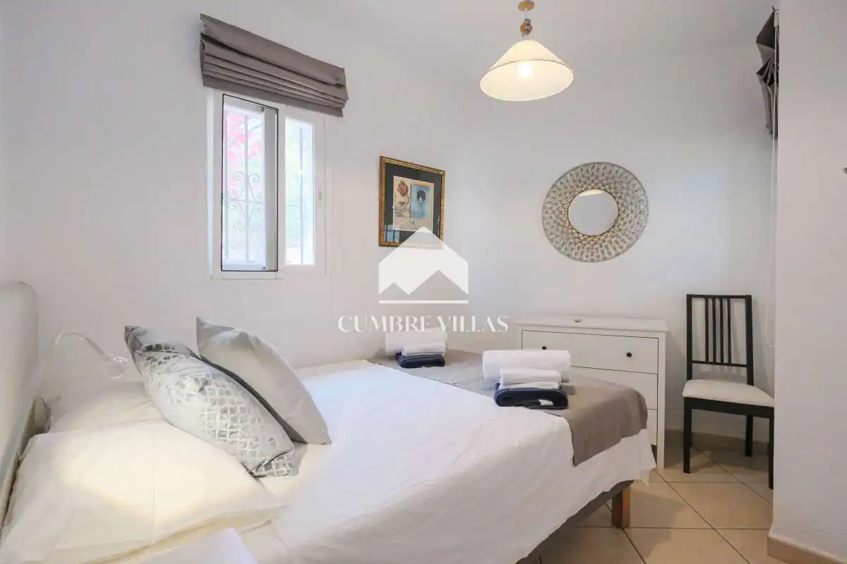 Dormitori de Casa o xalet en venda en Salobreña amb Jardí privat, Terrassa i Piscina comunitària