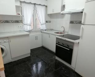 Cuina de Pis en venda en Gijón  amb Parquet, Moblat i Forn