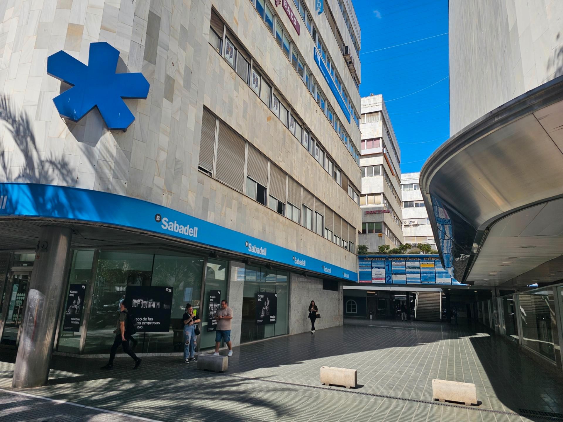 Exterior view of Office for sale in  Córdoba Capital  with Air Conditioner and Heating