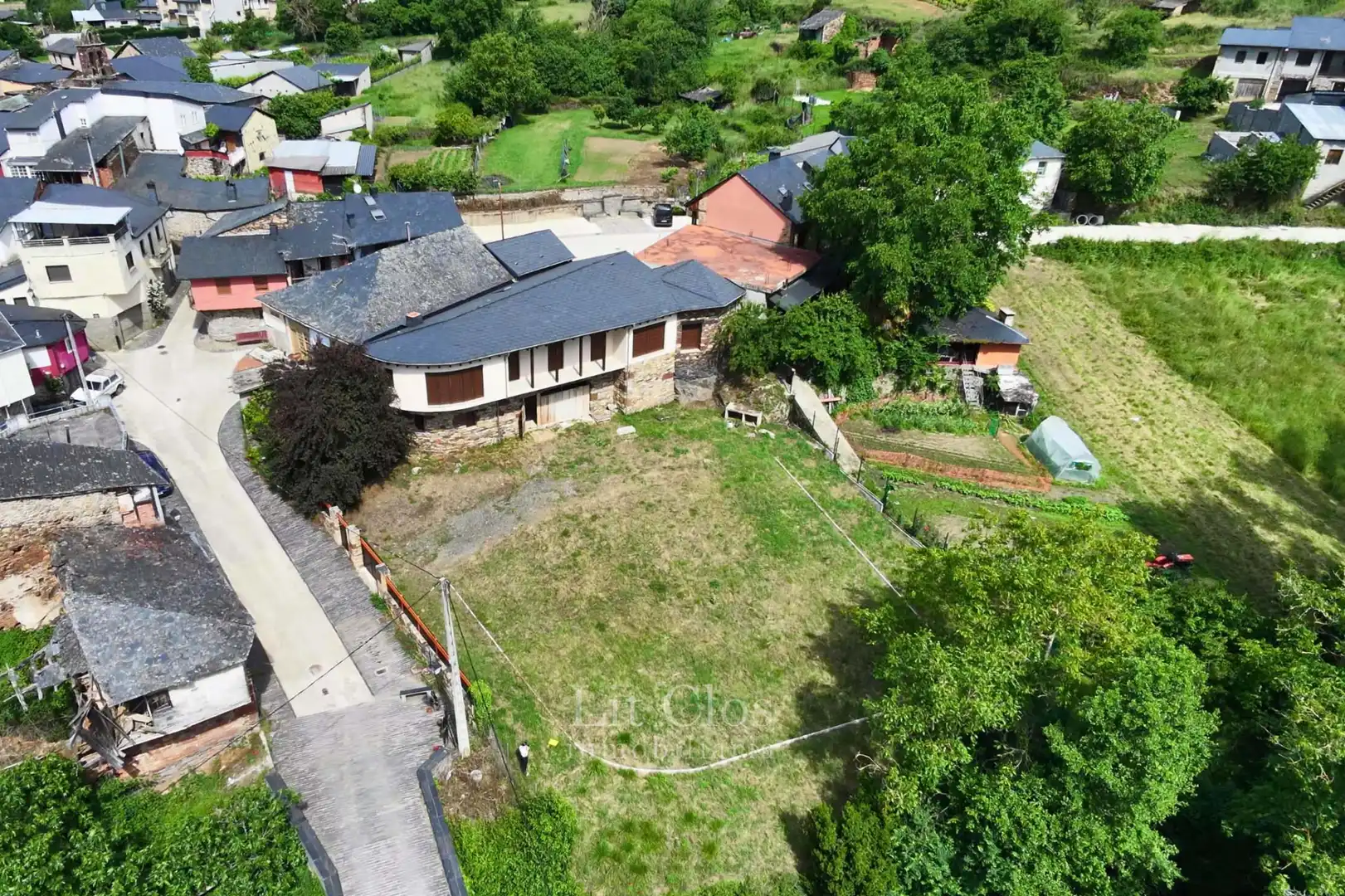 Houses for sale in O Barco de Valdeorras    with Private garden, Terrace and Balcony