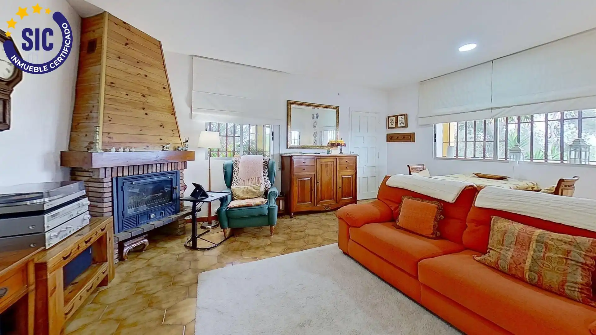 Sala d'estar de Casa o xalet en venda en Chiva amb Jardí privat, Terrassa i Traster