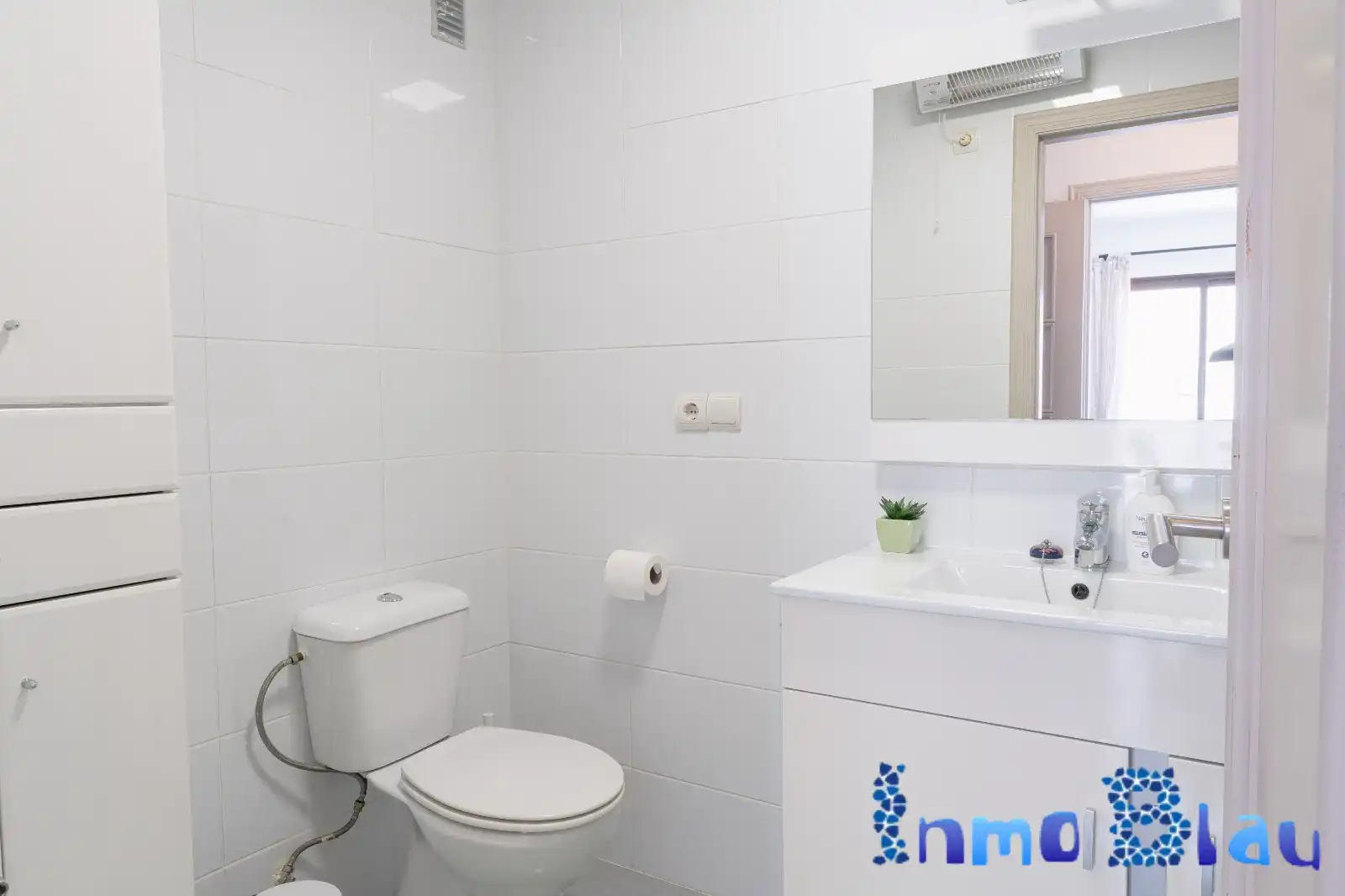 Badezimmer von Wohnungen zum Verkauf in L'Alfàs del Pi mit Klimaanlage, Heizung und Privatgarten