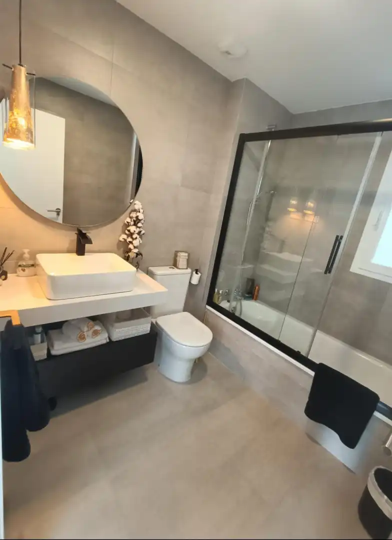 Bathroom of Ground floor for sale in Madrid  with Air Conditioner, Heating and Private garden