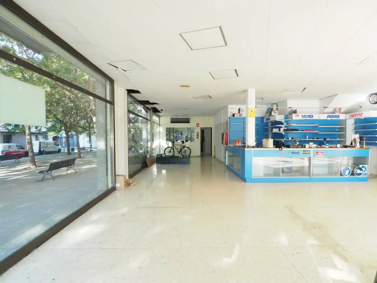 Local comercial de lloguer a Calle Camí Romà, imagen 3