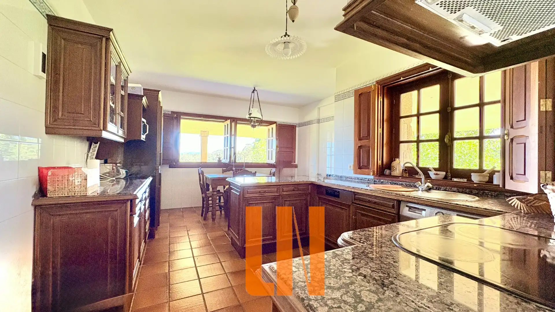 Cocina de Finca rústica en venta en Oleiros con Calefacción, Jardín privado y Parquet