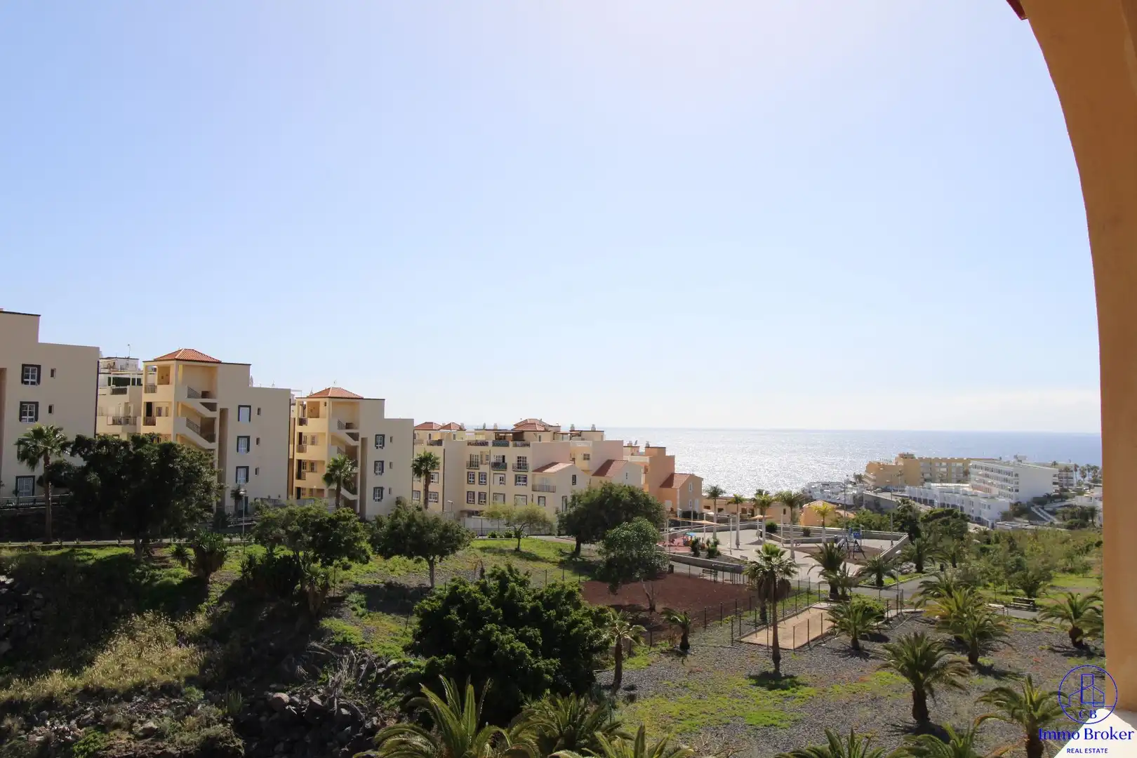 Vista exterior de Piso en venta en Adeje con Amueblado y Piscina comunitaria