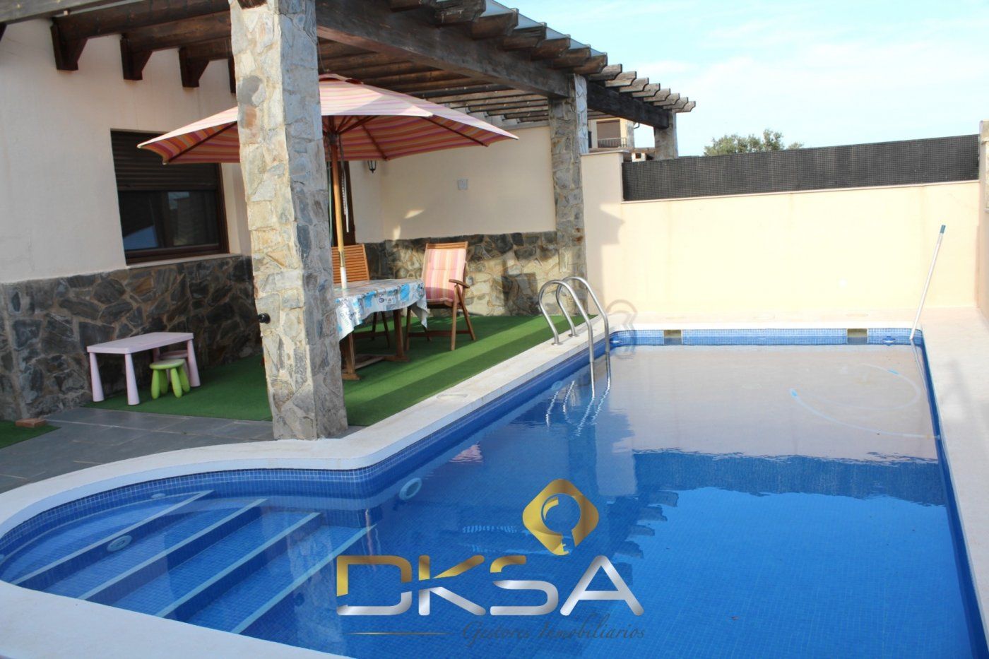 Piscina de Casa adosada en venda en Costur amb Terrassa, Traster i Piscina