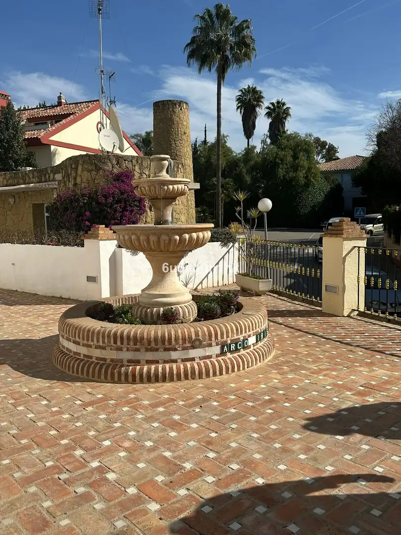 Jardí de Casa adosada de lloguer en Marbella amb Aire condicionat, Jardí privat i Piscina