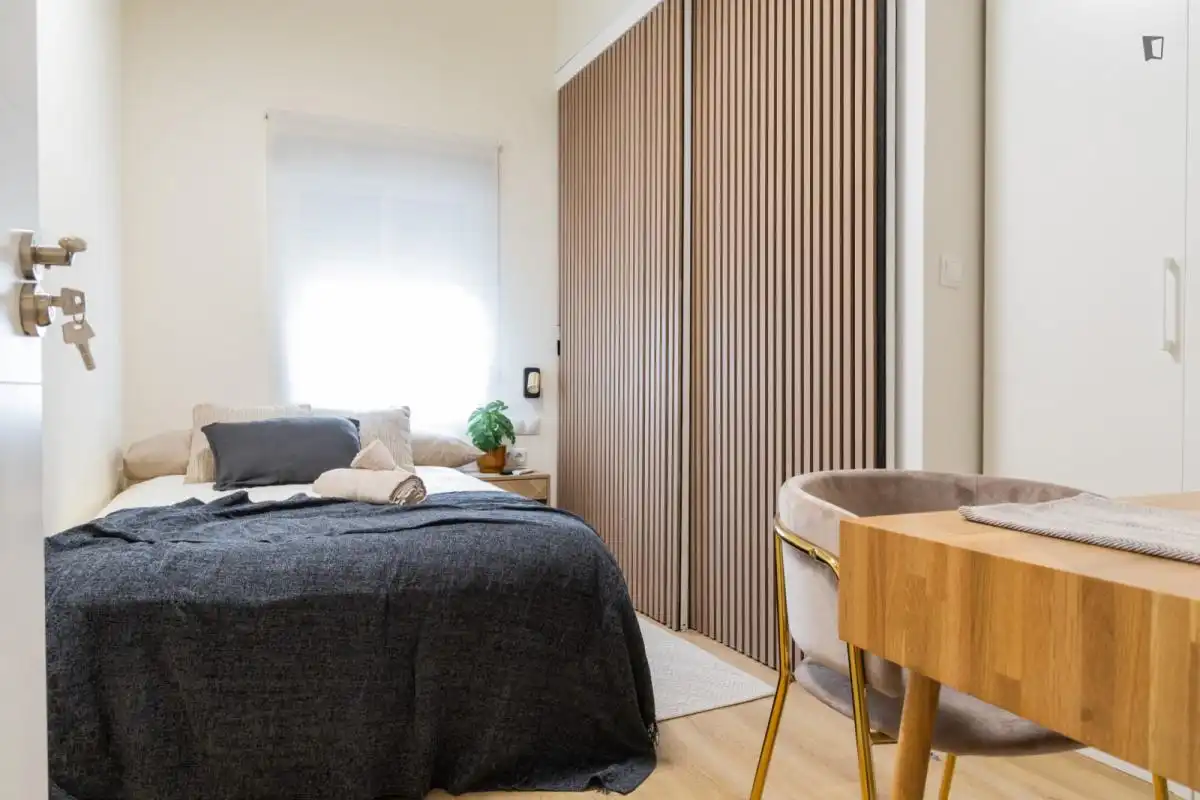 Dormitori de Apartament per a compartir en Madrid amb Calefacció, Moblat i Forn