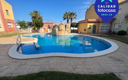 Piscina de Casa adosada en venda en Mont-roig del Camp amb Aire condicionat, Terrassa i Balcó