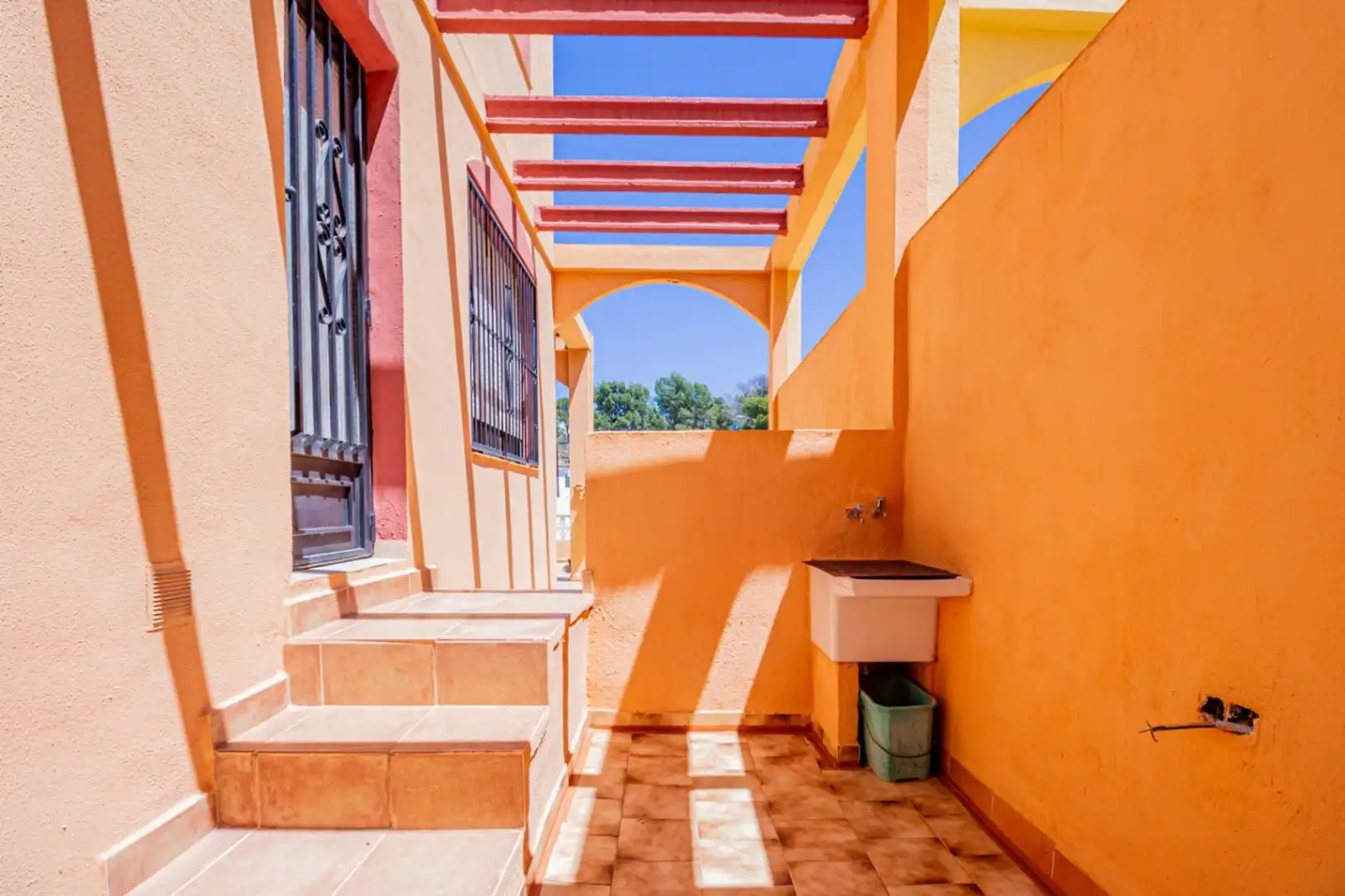 Vista exterior de Casa o chalet en venta en La Nucia con Aire acondicionado, Calefacción y Terraza