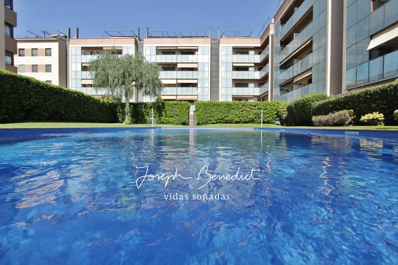 Schwimmbecken von Erdgeschoss zum Verkauf in Castelldefels mit Klimaanlage, Heizung und Privatgarten