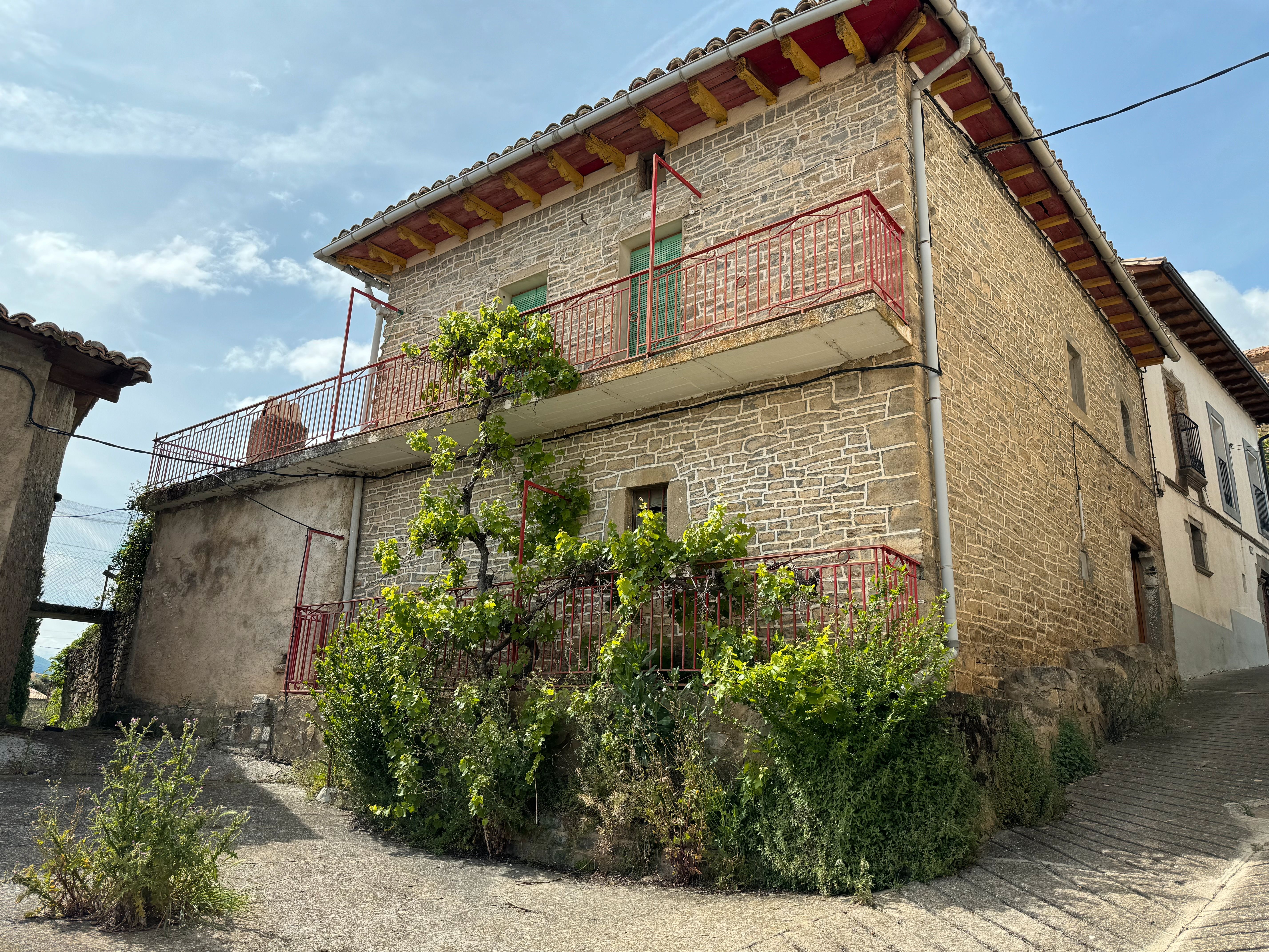 Vista exterior de Casa o xalet en venda en Canal de Berdún amb Calefacció, Jardí privat i Parquet