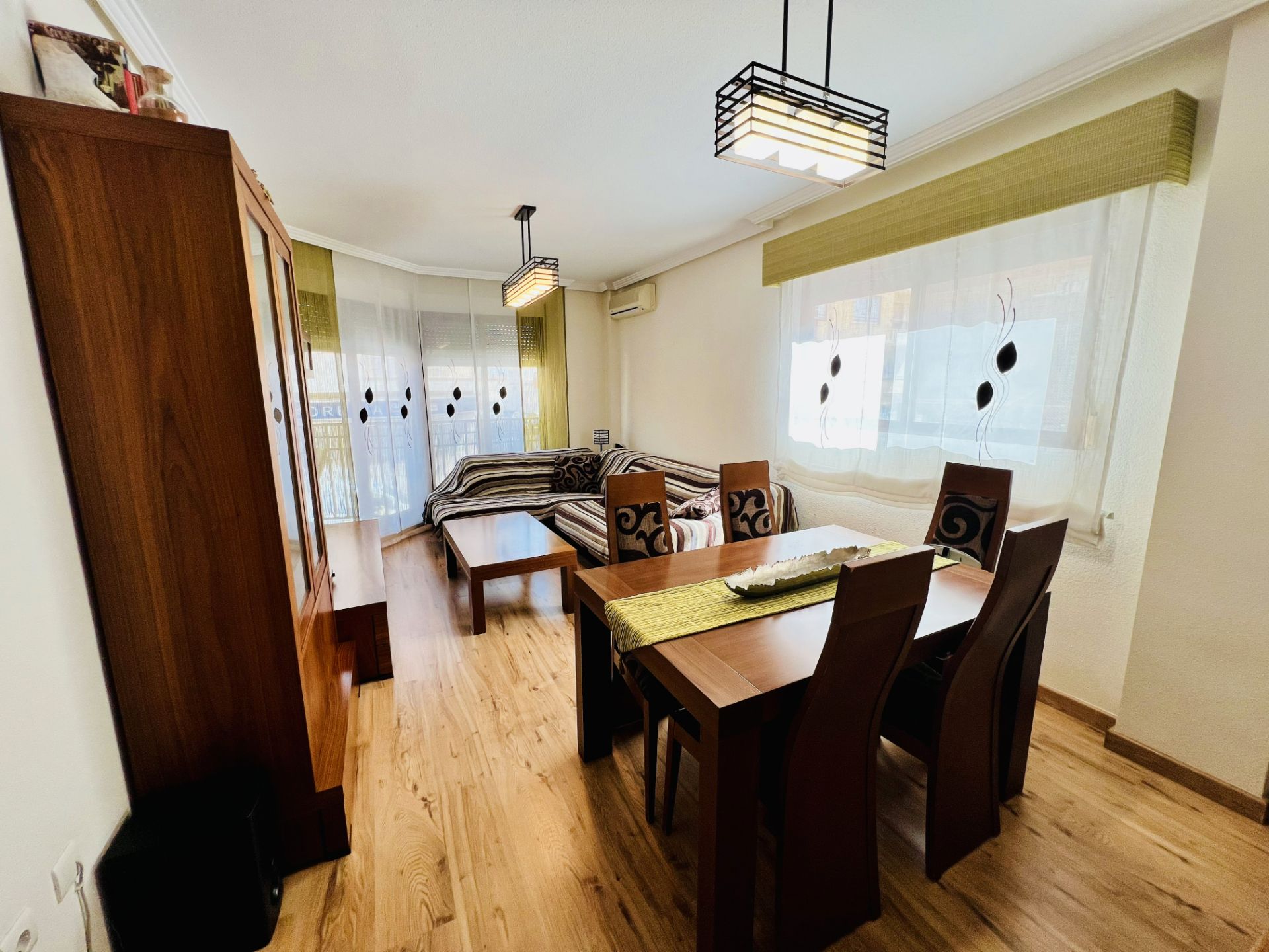 Menjador de Dúplex en venda en Petrer amb Parquet, Traster i Balcó