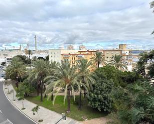 Vista exterior de Pis de lloguer en  Cádiz Capital amb Terrassa i Moblat