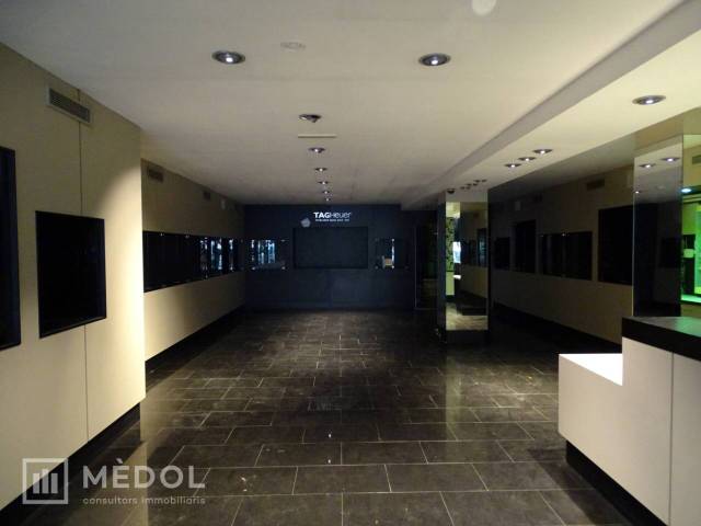 Local comercial en Alquiler en Calle Unió en Eixample