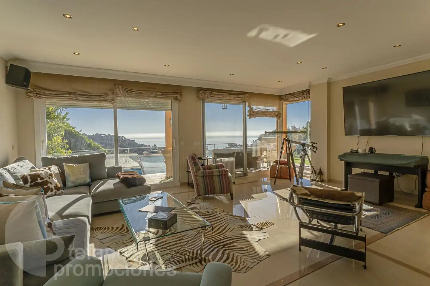 Living room of Houses for sale in Málaga  with Air Conditioner, Private garden and Terrace