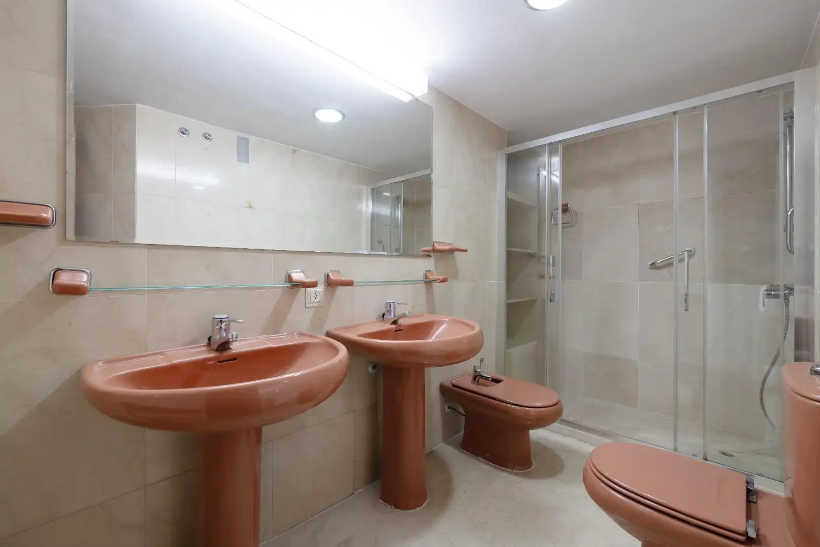 Bathroom of Flat for sale in Sevilla  with Air Conditioner, Heating and Terrace