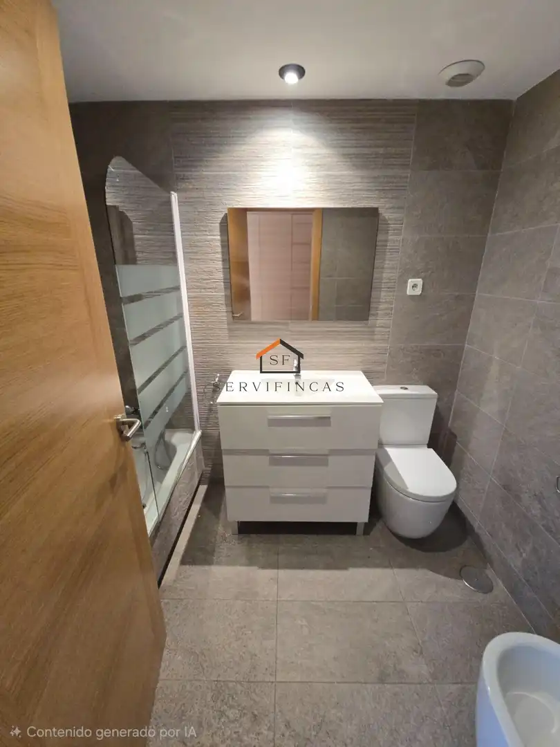 Bathroom of Flat for rent in Madrid  with Air Conditioner, Heating and Storage room