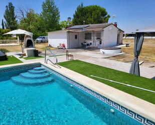 Piscina de Casa o xalet en venda en Aldeamayor de San Martín amb Jardí privat, Terrassa i Traster