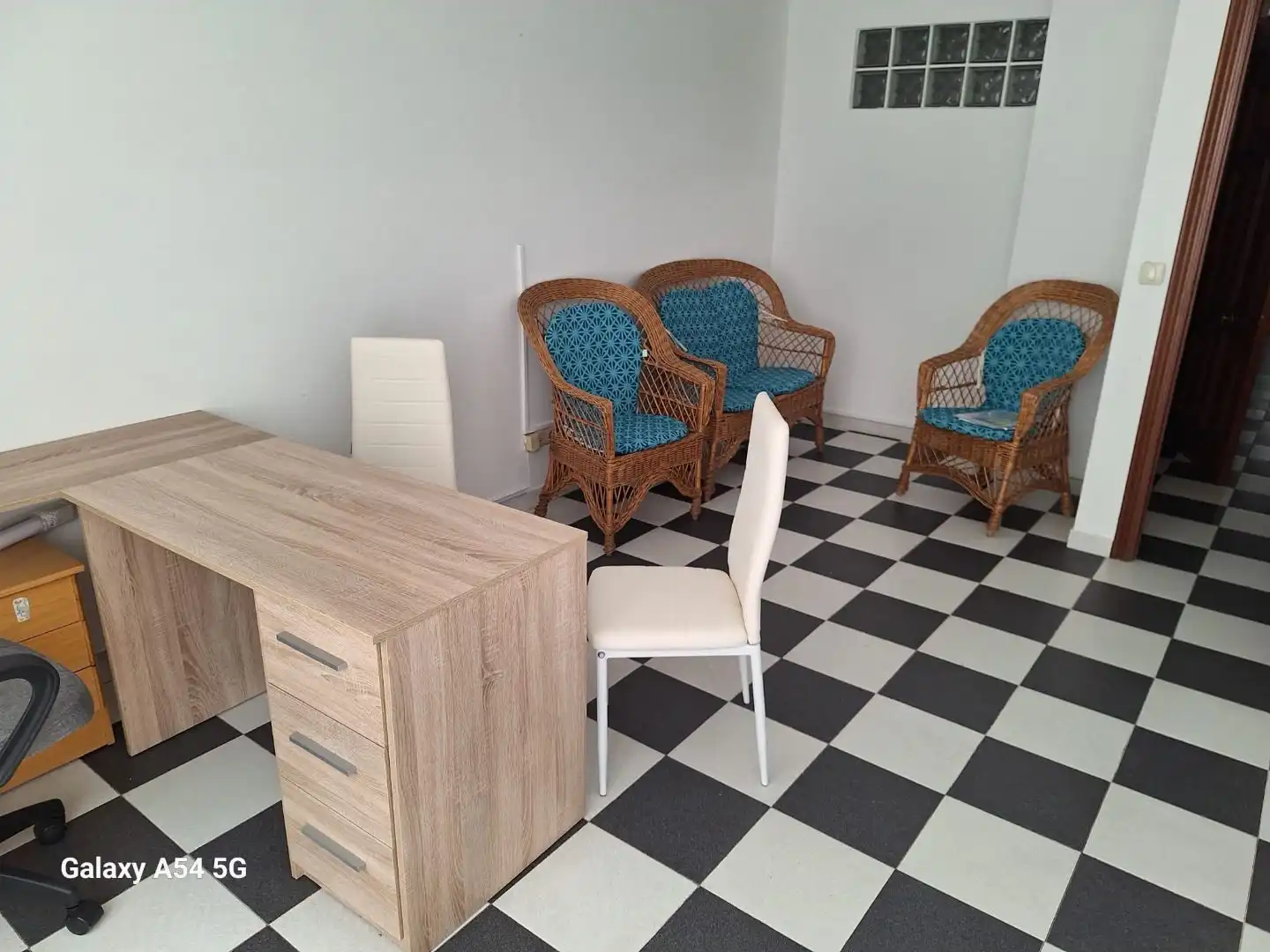Oficina de alquiler en A Guarda   con Amueblado y Balcón