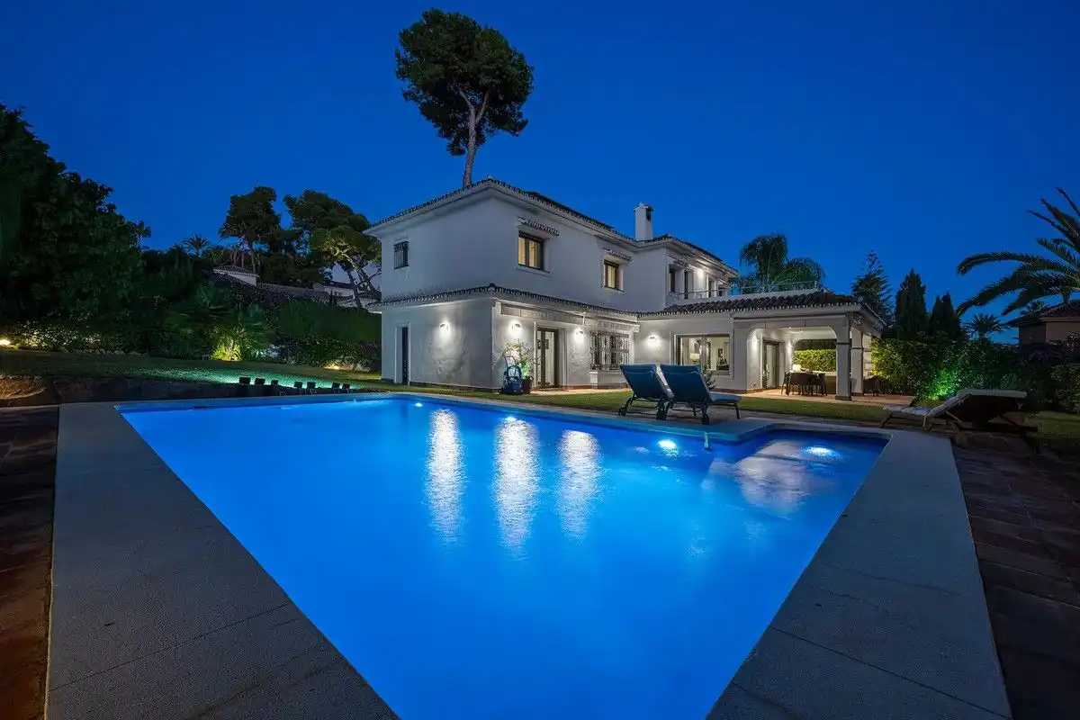 Chalet con piscina en venta en Calahonda, imagen 7