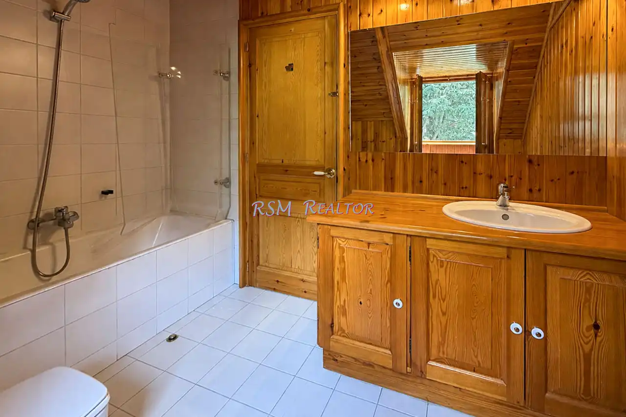 Bany de Casa o xalet en venda en Vielha e Mijaran amb Calefacció, Jardí privat i Parquet