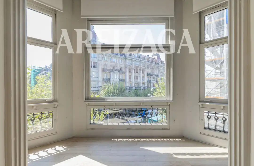 Schlafzimmer von Büro zur Miete in Donostia - San Sebastián  mit Klimaanlage