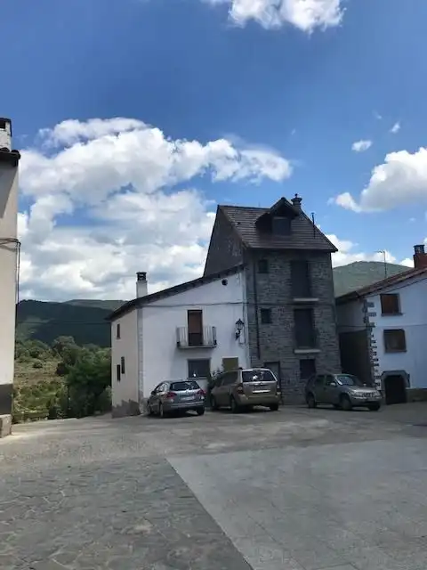 Vista exterior de Casa adosada en venda en Valle de Hecho