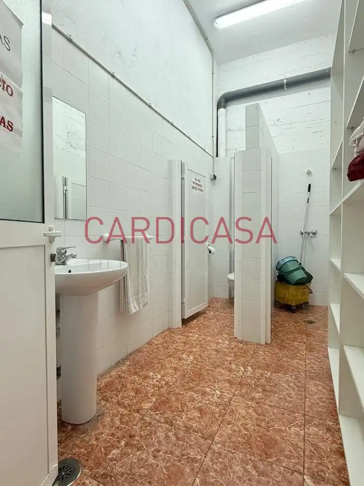 Baño de Nave industrial de alquiler en Redondela