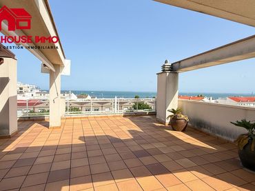 Penthouse with lift for sale in Carrer Sant Isidre