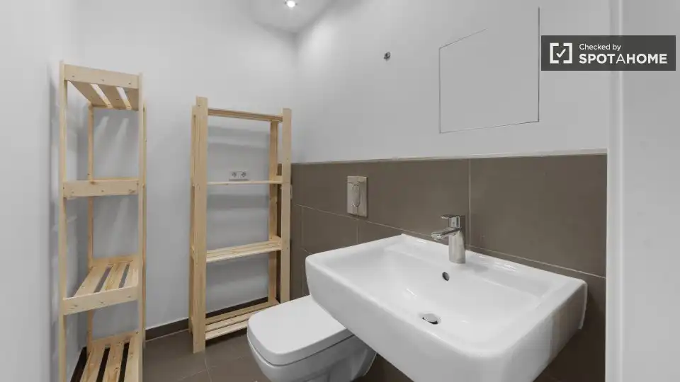 Bathroom of Flat for share in Colmenar de Oreja  with Air Conditioner, Terrace and Furnished