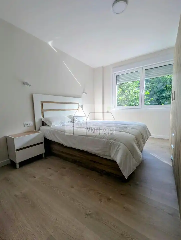 Habitación de Piso de alquiler en Vigo  con Calefacción, Terraza y Amueblado