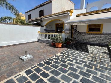 Villa mit Garten zum Verkauf in Torre de la Horadada