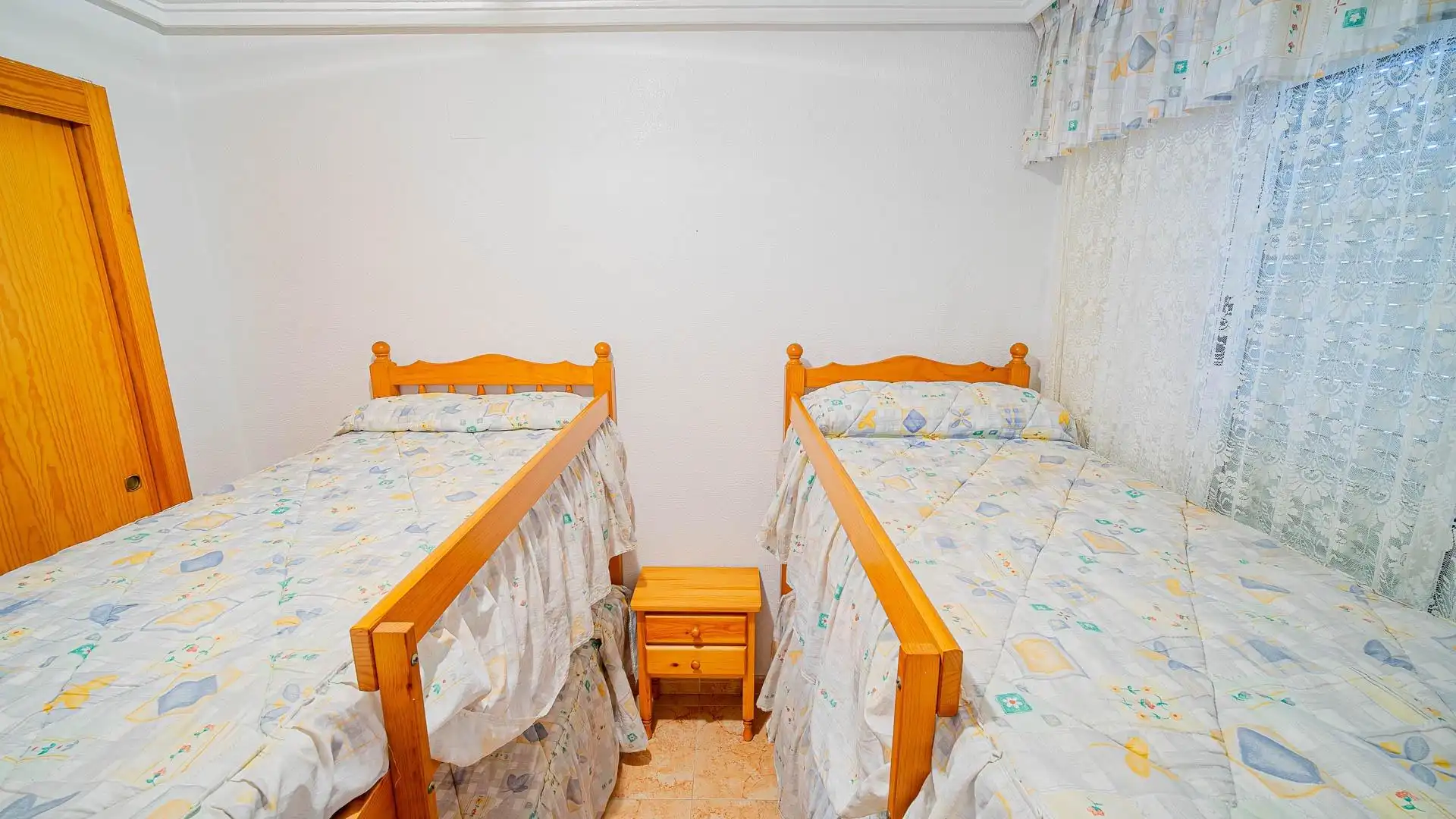 Dormitori de Casa adosada en venda en Torrevieja amb Terrassa, Traster i Moblat