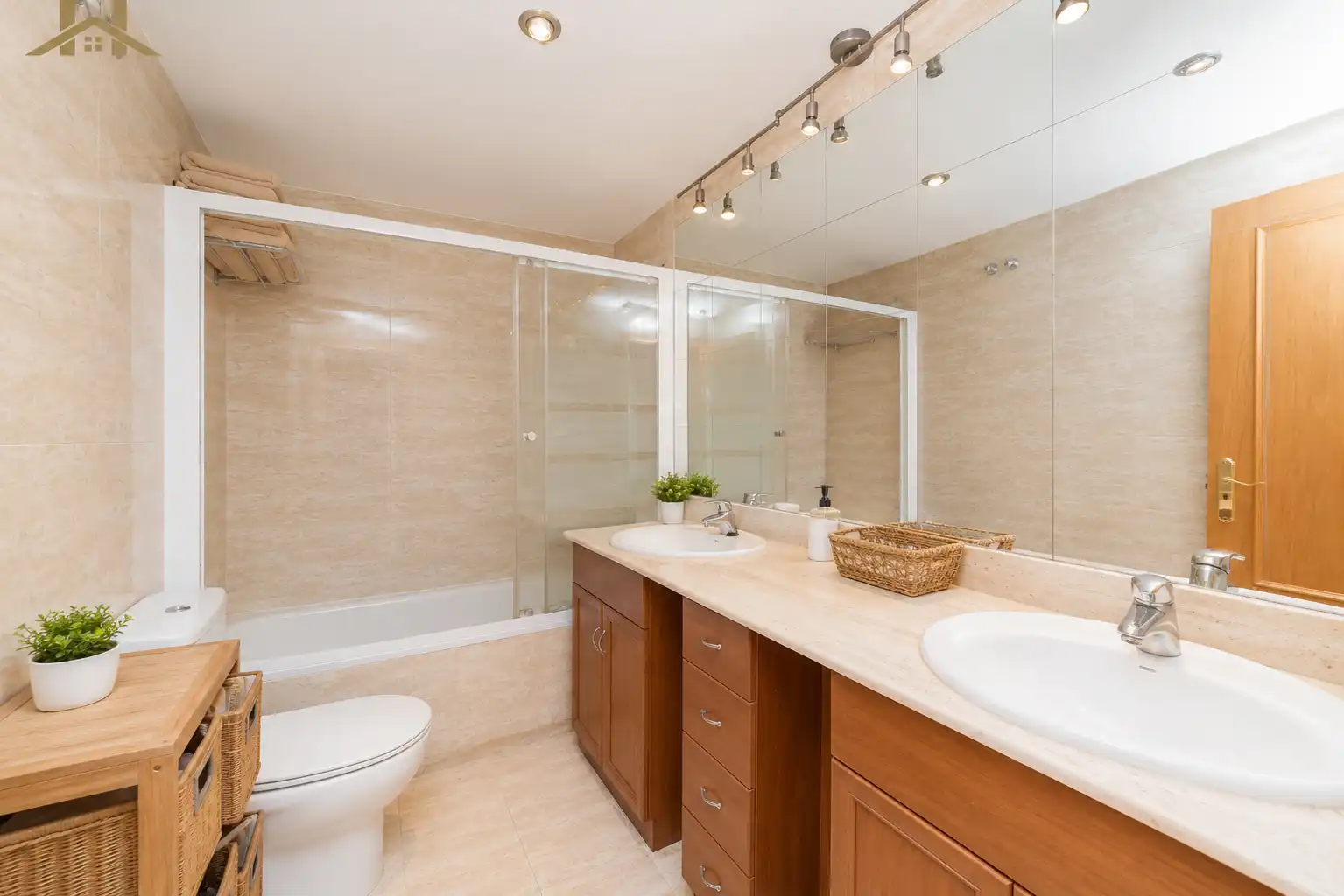 Baño de Casa adosada en venta en Leganés con Aire acondicionado, Calefacción y Jardín privado