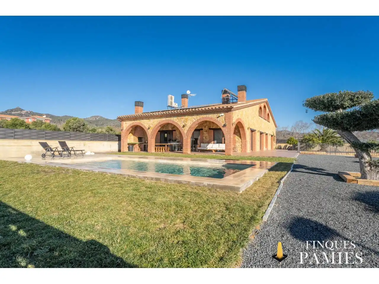 Vista exterior de Casa o xalet en venda en Vilanova d'Escornalbou amb Aire condicionat, Calefacció i Jardí privat
