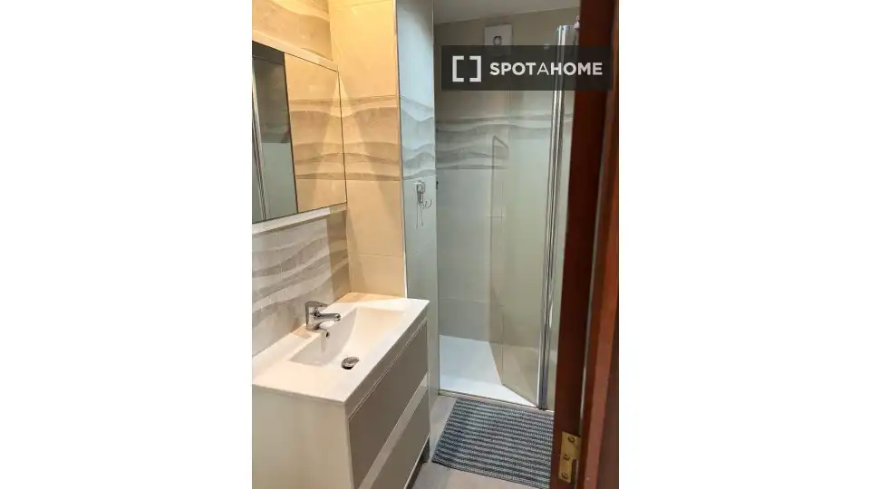 Baño de Piso de alquiler en Valencia con Aire acondicionado, Calefacción y Amueblado