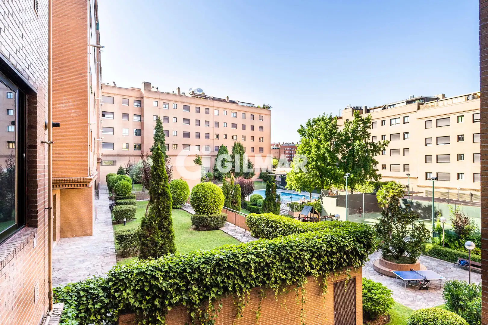 Exterior view of Flat for sale in Madrid  with Heating, Private garden and Storage room