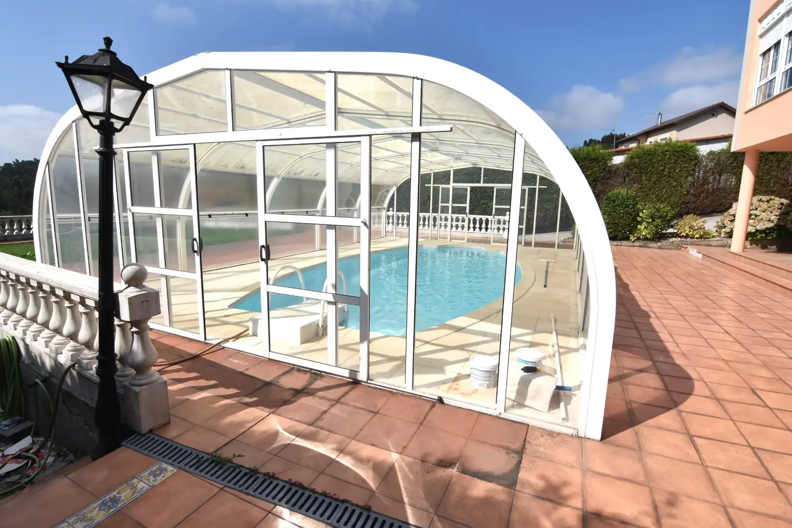 Piscina de Casa o chalet en venta en Bergondo con Calefacción, Jardín privado y Parquet