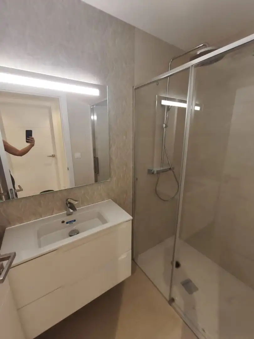 Baño de Apartamento en venta en Ourense Capital  con Aire acondicionado, Calefacción y Parquet