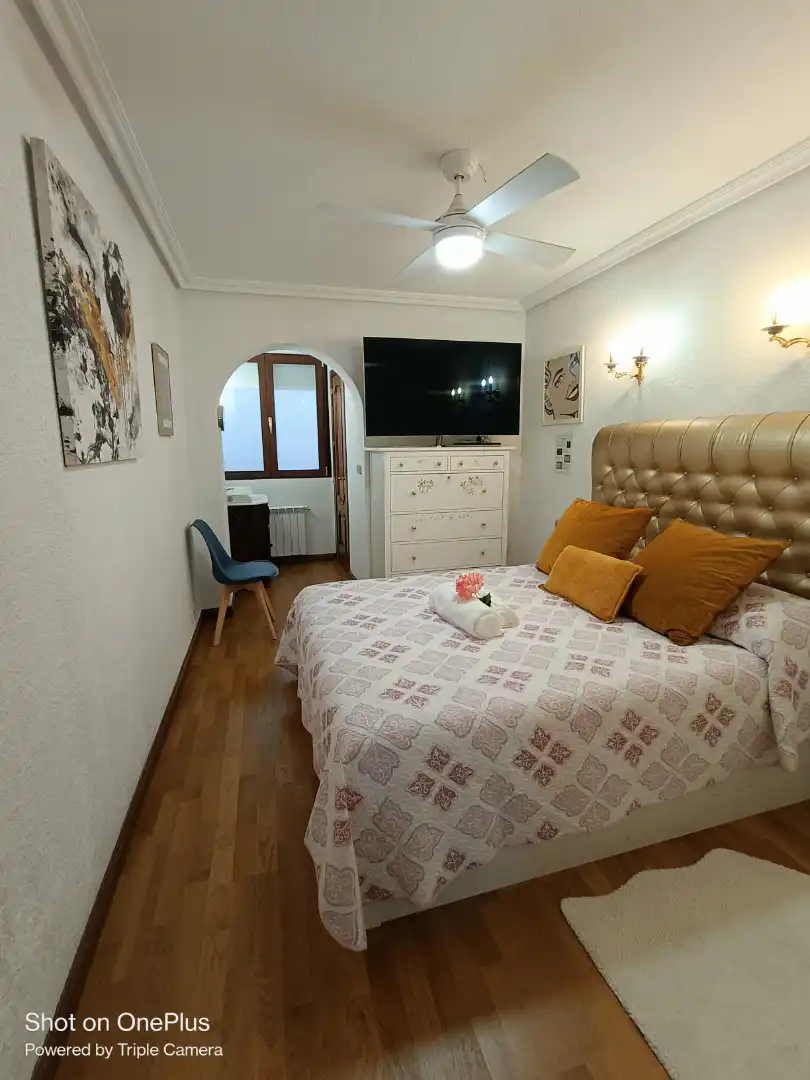 Bedroom of Flat for rent in Madrid  with Air Conditioner, Heating and Parquet flooring