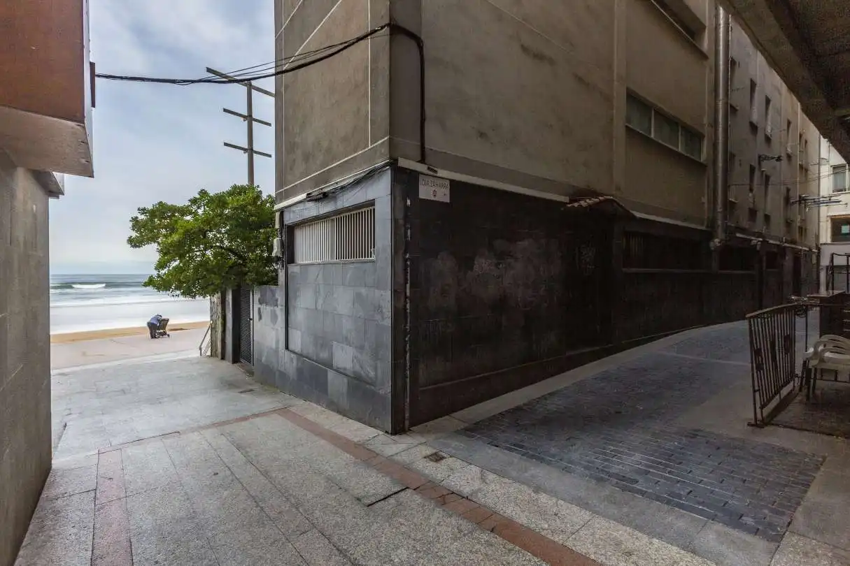 Vista exterior de Local en venta en Zarautz con Aire acondicionado